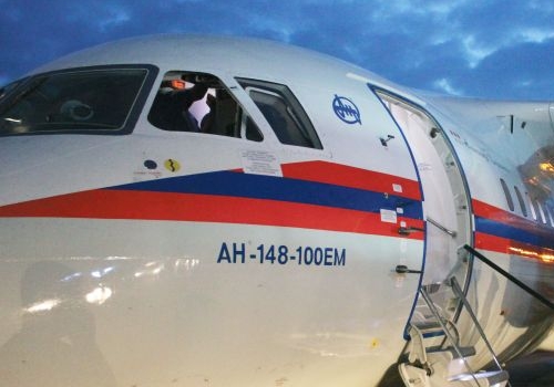 Самолет МЧС везет тяжелобольного ребенка не из Омска в Москву, а наоборот