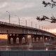 В Омске по ночам убирают Ленинградский мост