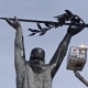 В преддверии Дня Победы в Омске приводят в порядок памятники