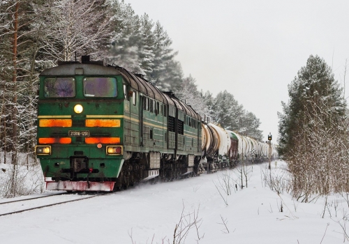 В Омской области подростки два часа ехали на платформе грузового поезда