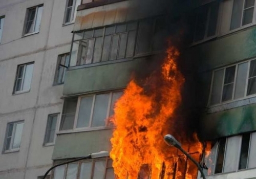 В Омске из горящего дома эвакуировались 10 человек