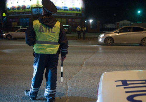 В Омске полиция устроила ночную погоню за 26-летней девушкой на угнанной Toyota