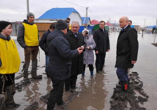 Назаров передоверил Карючину оставшуюся из-за паводка без хлеба деревню в Омской области 