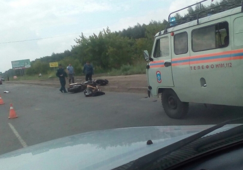 В Омске, на Красноярском тракте, мотоциклисты влетели под китайское авто