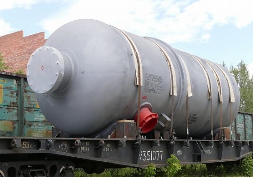 Екатеринбург поставил в Омск три гигантских реактора 