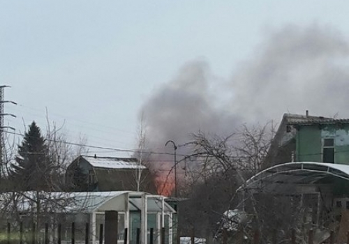 В Омске три десятка пожарных тушили  две дачи 