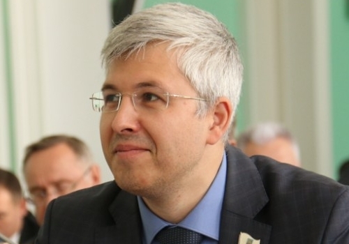 Омскому депутату Саяпину едва не запретили выезжать за границу