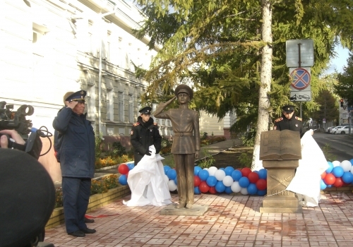 В центре Омска открыли памятник кадетам