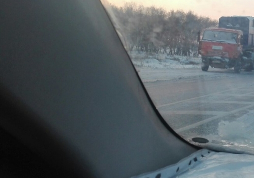 На трассе Павлодар-Омск бензовоз спровоцировал массовое ДТП
