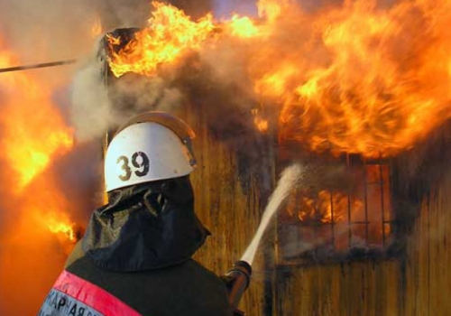 В Советском округе Омска загорелся жилой дом