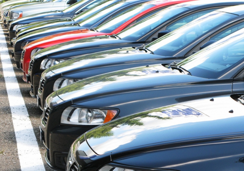 Продажи новых машин в Омске упали на 15 процентов