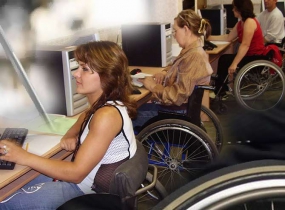 Квоту по инвалидам не выполняют три десятка омских предприятий