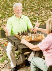 Двораковский взгрустнул по отдыху в парках на лавочке с шахматами