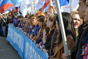 Первомайскую демонстрацию в Омске собирали под песни любимой группы Путина