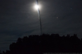 Минувшей ночью в небе над Омском видели инфернальный светящийся столб