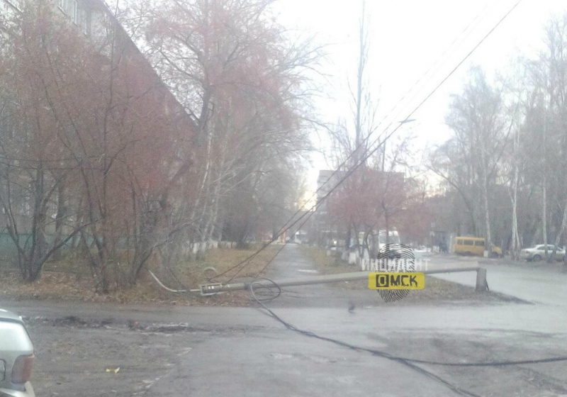 Чкаловск омск. Поселок Чкаловский Омская область. В Чкаловске упал столб. Омск пос Чкаловский ул.Олимпийская. Улицы в Чкаловском посёлке города Омска.