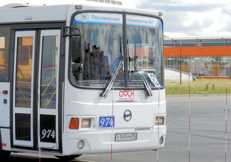 Сайт автобус омск. Общественный транспорт Омск. Омские автобусы. Муниципальный транспорт Омск. Автобус Омск муниципальный транспорт.