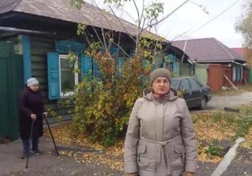 В Омске пенсионерка собирается на свои сбережения построить тротуар ради дочери-инвалида