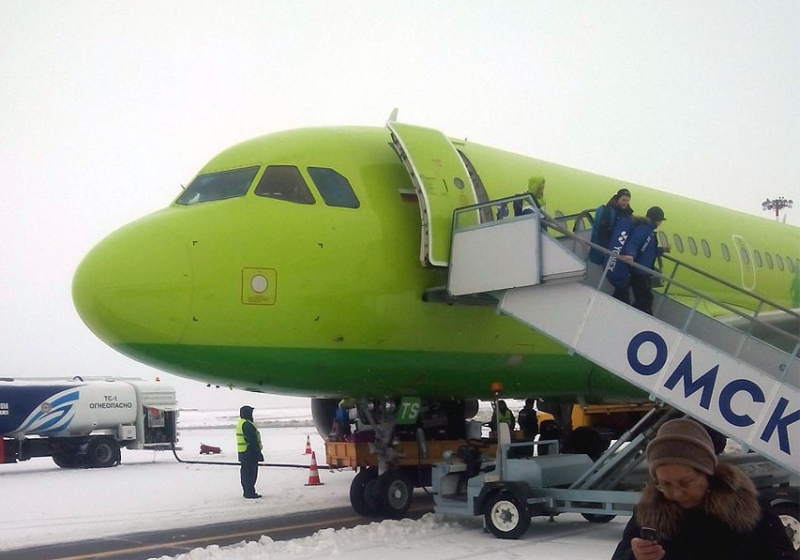 Самолет омск москва. S7 Омск. Самолет Омск. Самолёт Омск Санкт-Петербург.