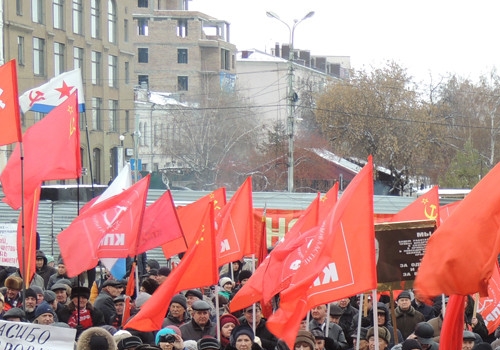 В Омске на митинге призвали объединиться КПРФ, ЛДПР и сторонников Навального