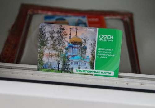 В Омске пенсионерки торгуют транспортными картами