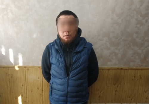 В Омске задержали вора, в День защитника Отечества ограбившего таксиста