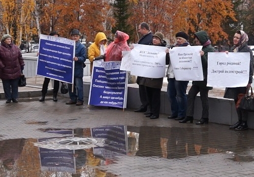 Обманутые дольщики образуют на демонстрации 1 Мая колонну «Бездомный Омск»
