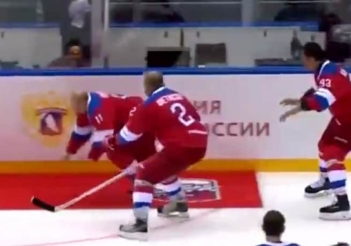 Путин упал на льду