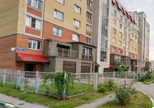 В Советском округе Омска проводится ремонт фасадов многоэтажек