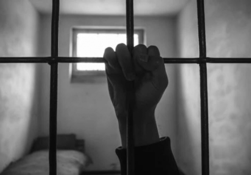 В Омске сиделец из ИК-6 обвинил тюремщиков в домогательствах
