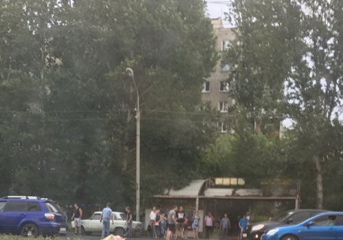 В Омске маршрутка с пассажирами сбила девушку