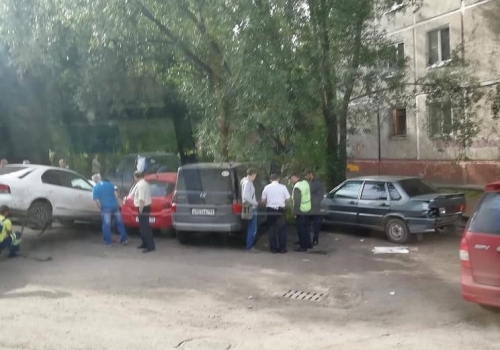 На окраине Омска в ДТП пострадали семь авто