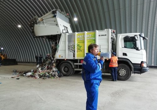 Сегодня в Омске торжественно открыли мусоросортировочный завод