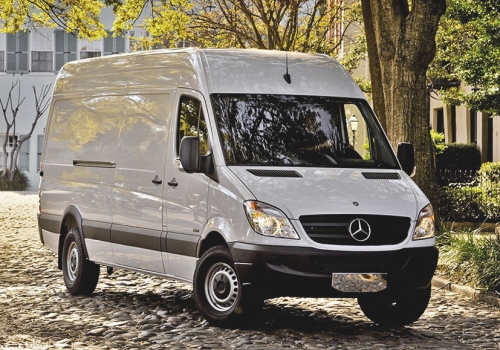 Mercedes-Benz отзывает фургоны Sprinter из-за фар