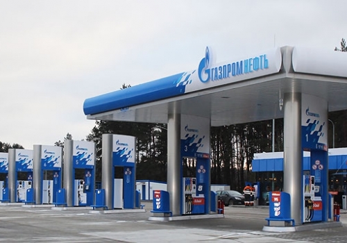 В Омске на заправке «Газпром нефти» горел автомобиль