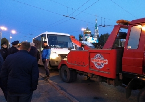 В Октябрьском суде начали рассматривать иск перевозчика Краморова из-за арестованной маршрутки