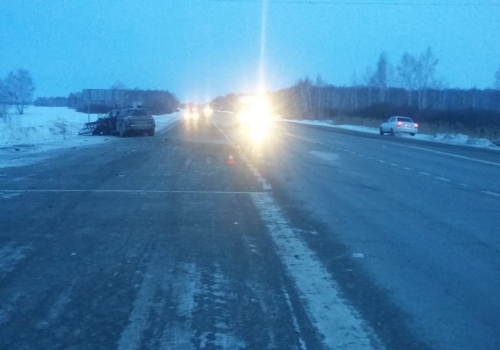 На трассе под Омском в столкновении ВАЗ с Subaru погиб мужчина
