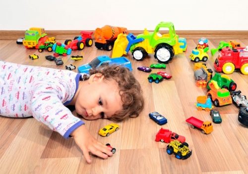 На самоизоляции психолог рекомендует обязательно играть с детьми