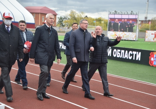 Губернатор Бурков и министр спорта РФ Матыцин в Любино открыли «Королеву спорта»