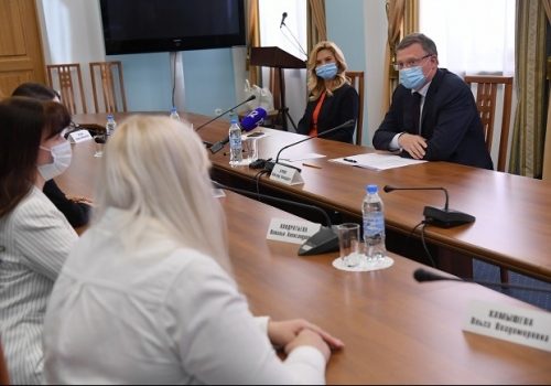 Бурков одобрил придуманный в Москве для Омска проект поддержки беременных в условиях, когда гинекологи недоступны