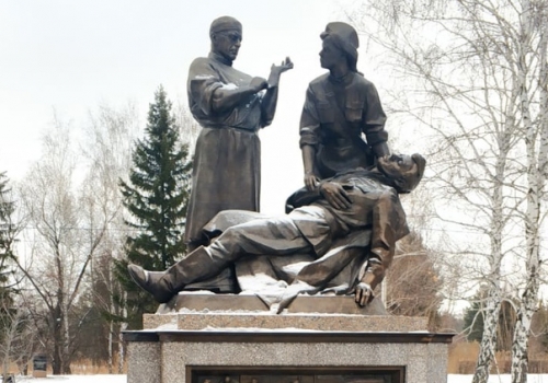 В Омске установили памятник военным медикам