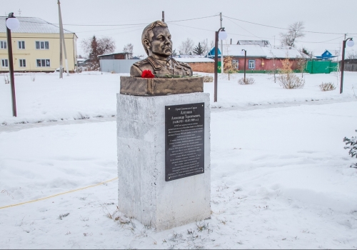 В Омской области открыли бюст генерала Алтунина, который командовал войсками ГО в СССР