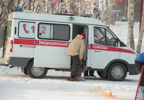 В сельские больницы Омской области доставят новые автомобили