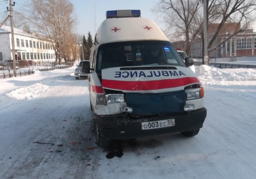 В Омской области в ДТП пострадала девочка, которую везли на скорой