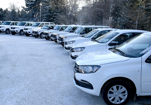 Губернатор Бурков передал 32 легковых автомобиля для терапевтов и педиатров