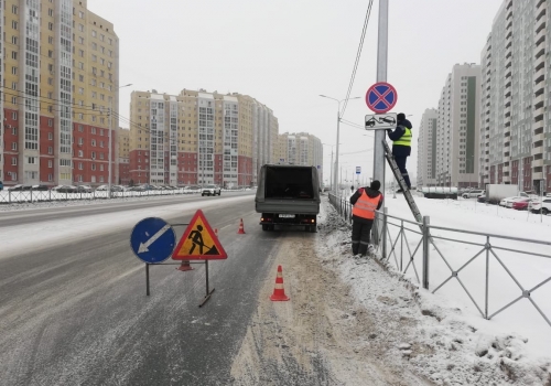 В Омске на дороге-дублере запрещают стоянку