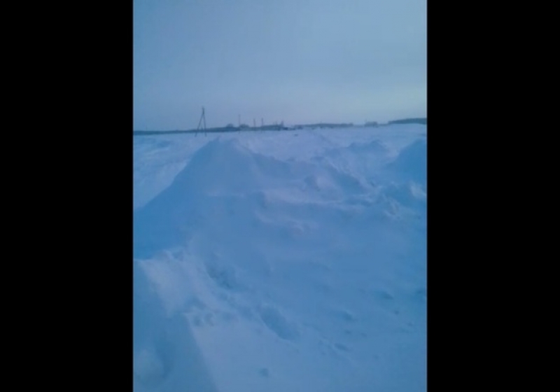 Все взморье утопает в свежем снегу. Село Кромы Омская область. Снег после армагеддона.