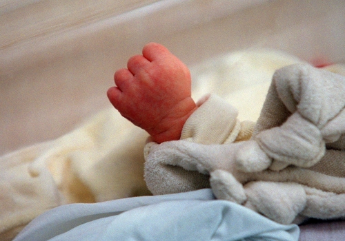 В большинстве районов Омской области число рождений детей уменьшается