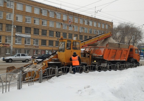 За текущую зиму из Омска по бесплатным талонам вывезли не так много снега