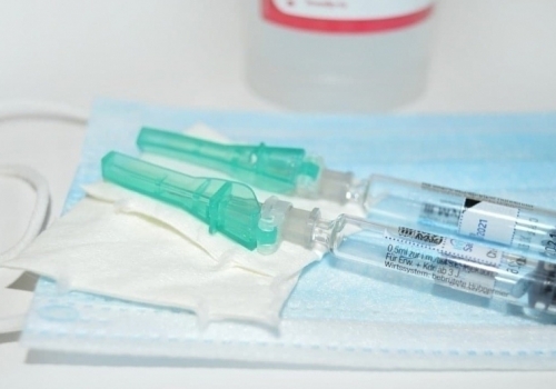 В Омск новосибирская вакцина «ЭпиВакКорона» прибудет на этой неделе